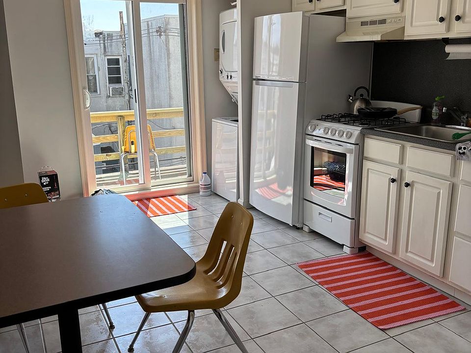 2nd image of 1206 Jackson St Floor 2