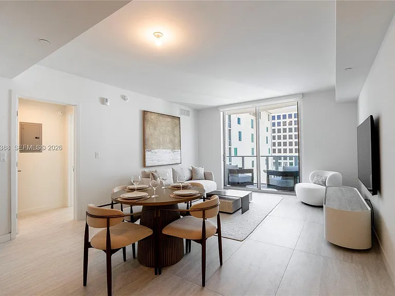 77 SE 5th St #3914 — Photo 4