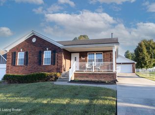 8621 Loyal Dr, Louisville, KY 40229