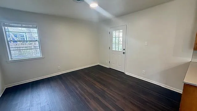 800 Otis St — Photo 9