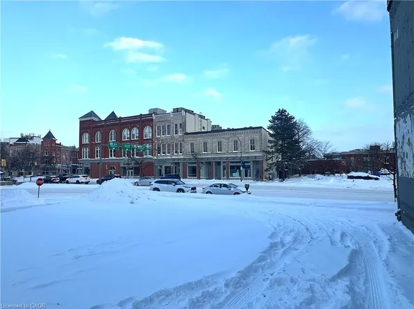 28 Erie St #20, Stratford, ON N5A 2M4