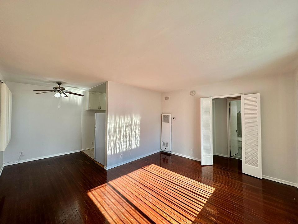 1st image of 6042 Romaine St #9