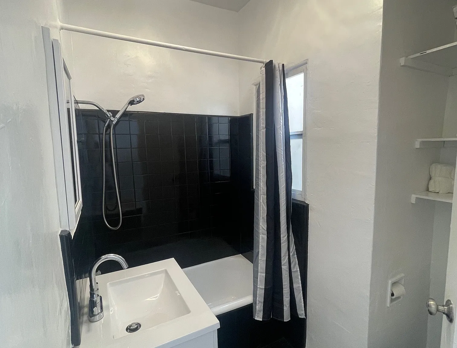 1 bed, 424 sqft, $1,995 — Photo 3