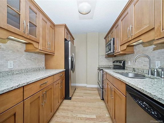 5th image of 1 Strawberry Hill Ave APT 5C