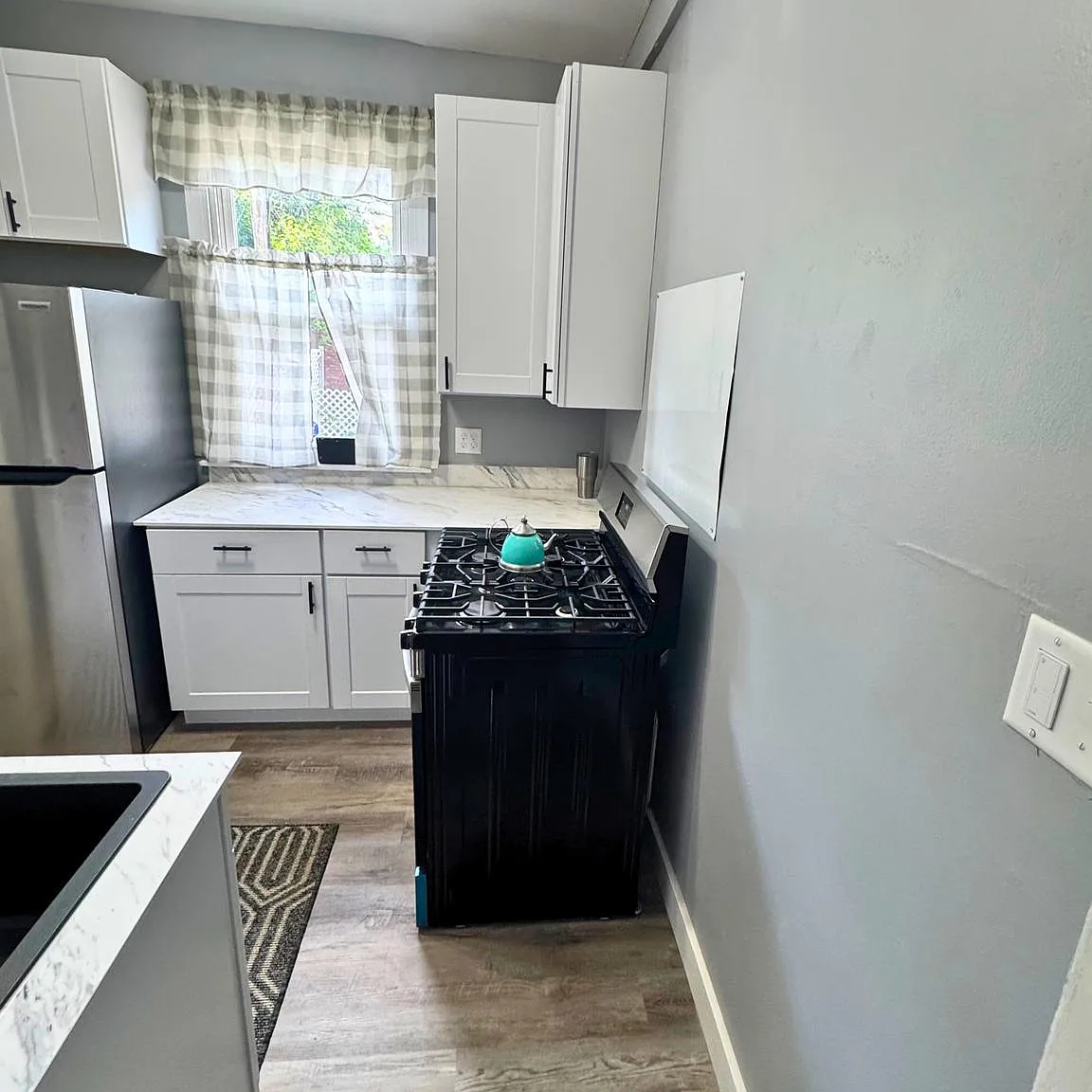 4 bed, 2.0 bath, 1682 sqft, $2,200 — Photo 3