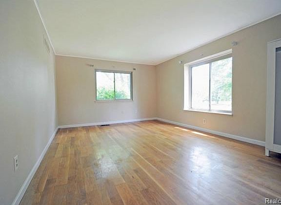 3rd image of 45080 Tillotson Dr