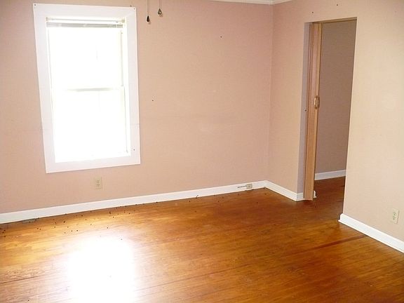 3rd image of 921 Westover Dr