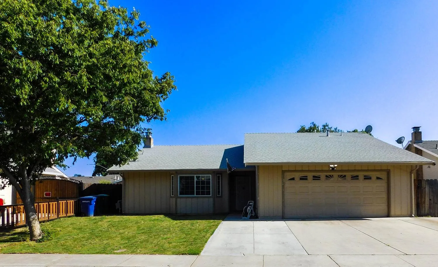 2704 Pinnacles Dr photo 1