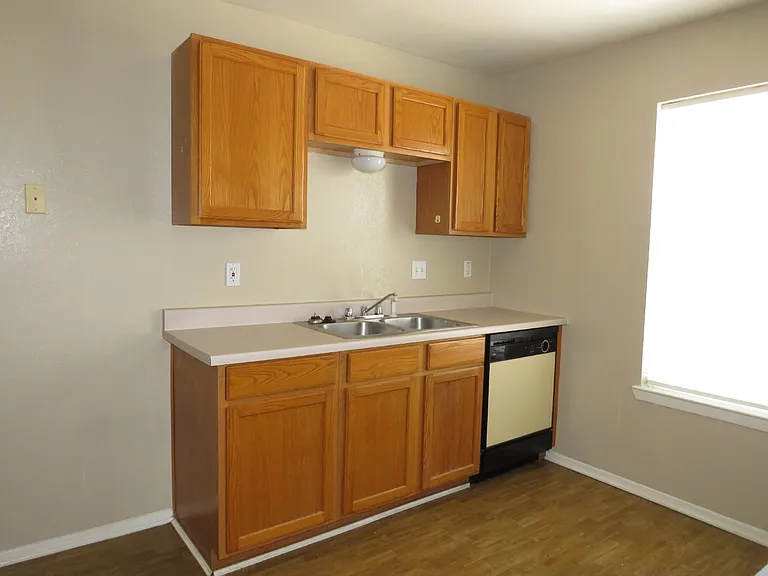 2014 Cedarhill Dr #D — Photo 5