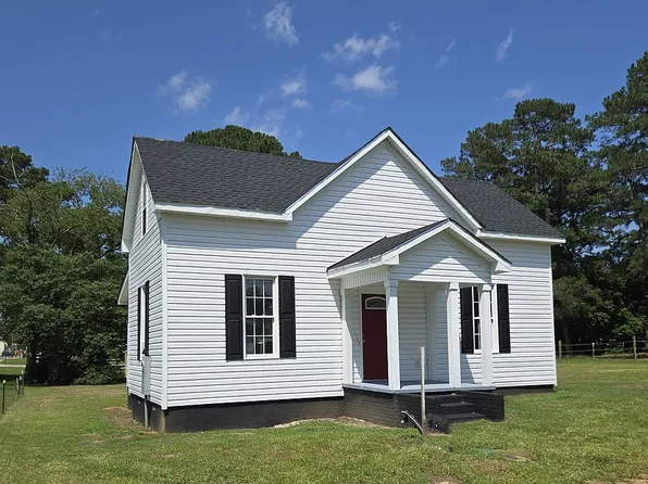 305 E Harnett St, Benson, NC 27504