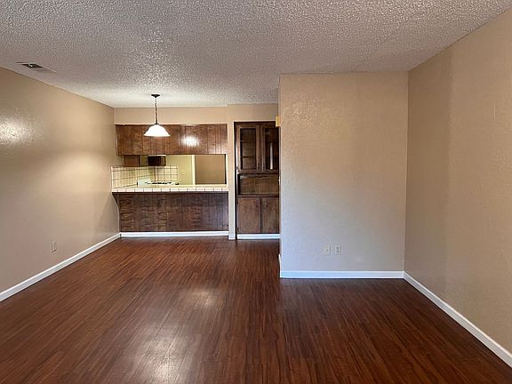 5th image of 511 E Prosperity Ave