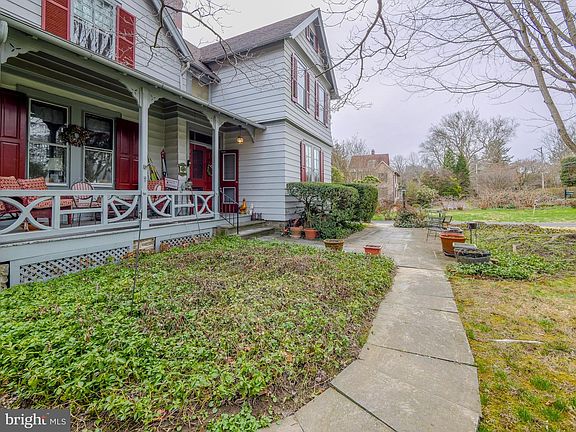 5th image of 332 N Providence Rd