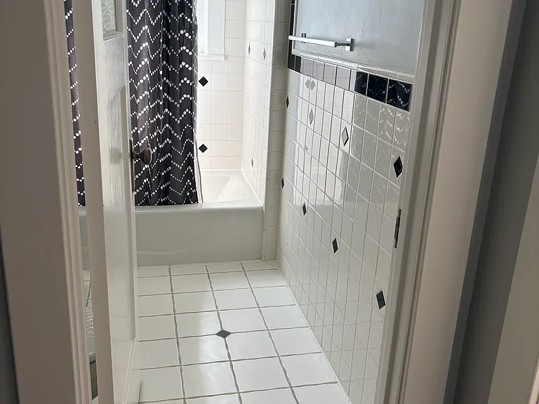 766 N Ridgewood Pl #1 — Photo 11