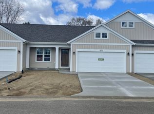 1573 N Village Cir, Kalamazoo, MI 49009