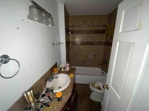 2nd image of 2420 Brookhaven Ave SW