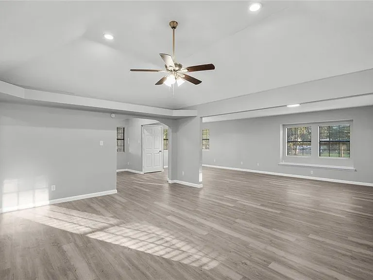 20575 Kings Rd — Photo 2