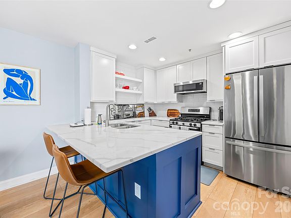 4th image of 718 Trade St #603