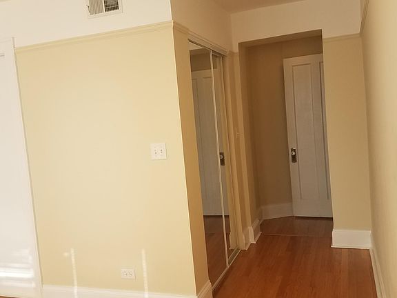 4th image of 5816 N Maplewood Ave #2