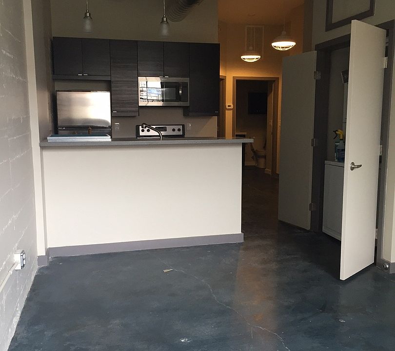1st image of 631 Campbell Ave SW #202