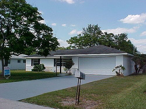 1st image of 1369 Woodbine Ave