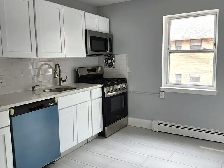 Station Square Apartments Steps from East Rutherford Train Station with Parking Included — Photo 8