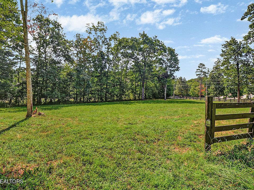 2nd image of 606 Ridge Top Dr