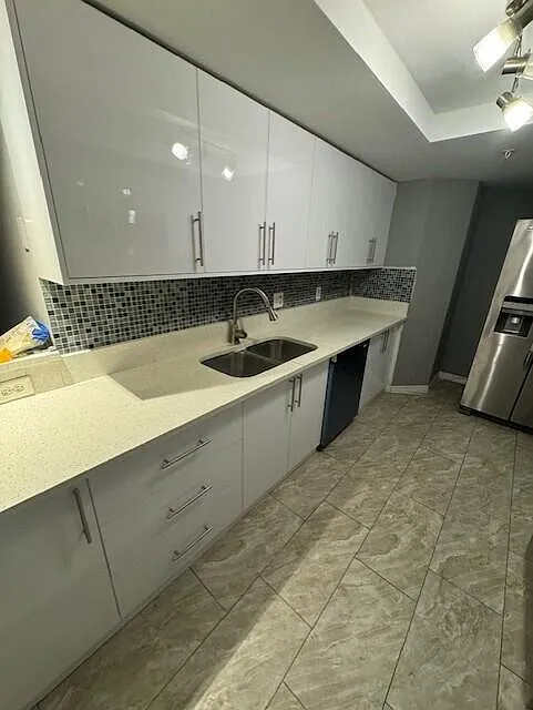 Building Photo - 4167 N Haverhill Rd #1107