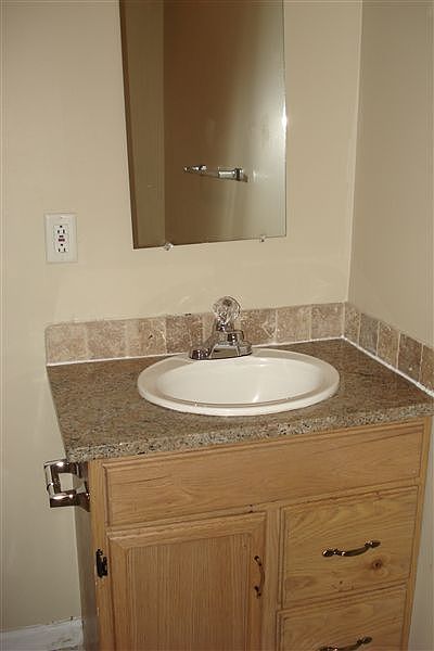 865 Prospect 006 Bath
