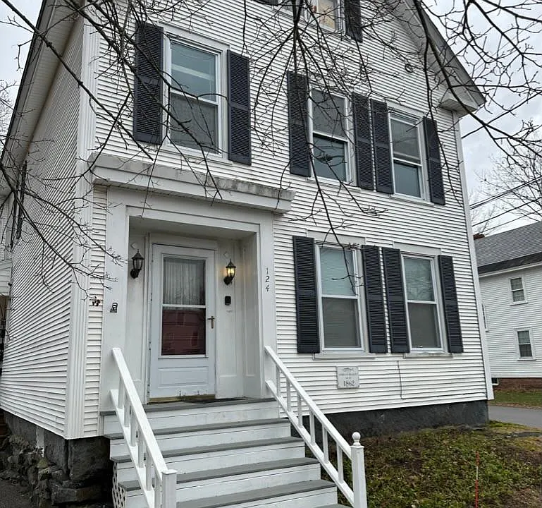 124 Front St #4