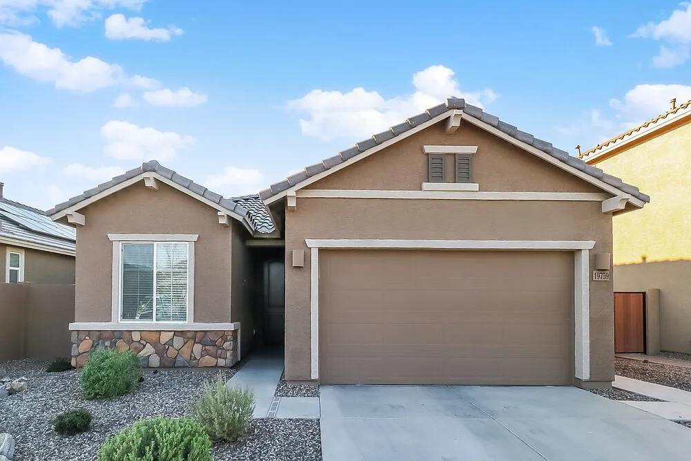 3 bed, 2.0 bath, 1438 sqft, $2,100 — Photo 1