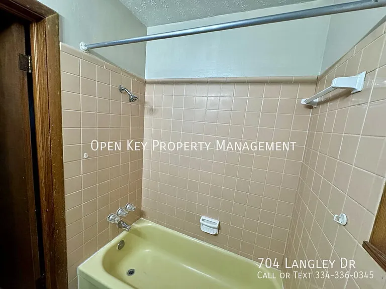 704 Langley Dr — Photo 9