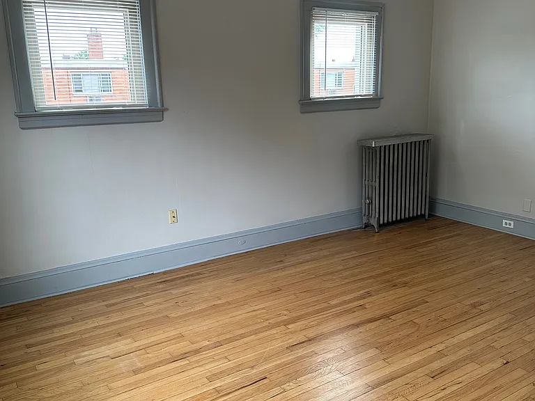 Living Room (2 of 3)