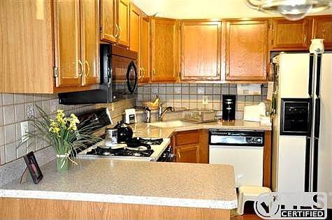 3rd image of 89 Sterling Pl
