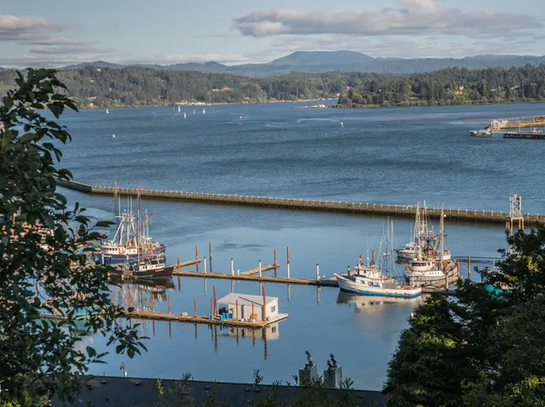123 SW 12th St, Newport, OR 97365
