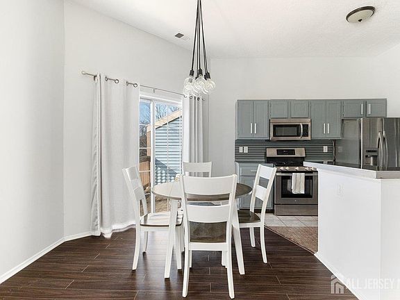 5th image of 5033 Beech Ct