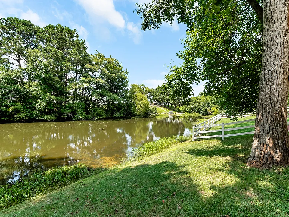 112 Lancelot Dr
