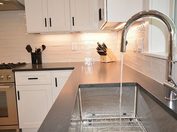 4th image of 361 Salem St #2