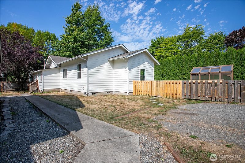 2nd image of 2140 Harris Avenue
