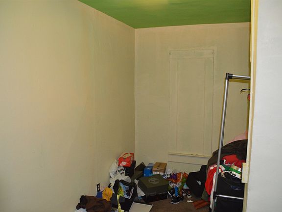 5th image of 319 Birdsell St