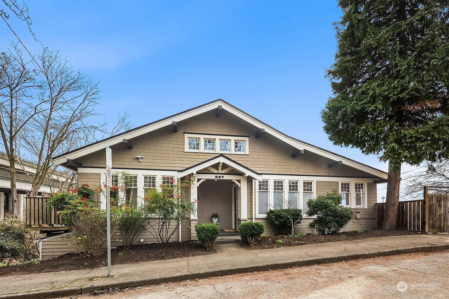 267 E Newton Street photo 1