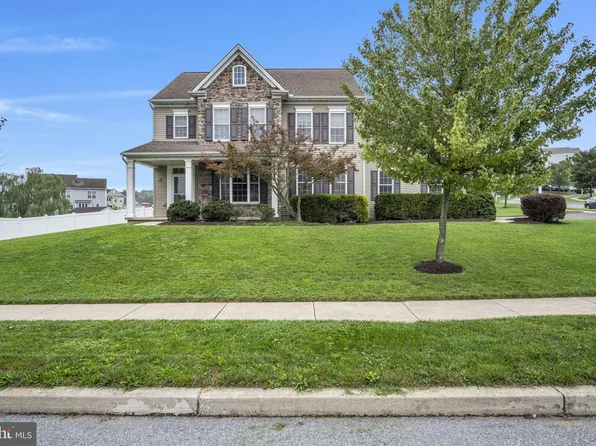7433 View Crest Dr, Harrisburg, PA 17112