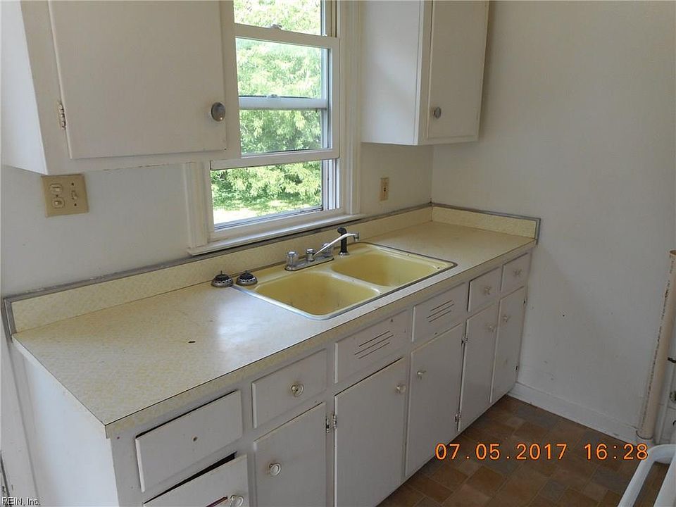 2nd image of 205 Courtney Dr
