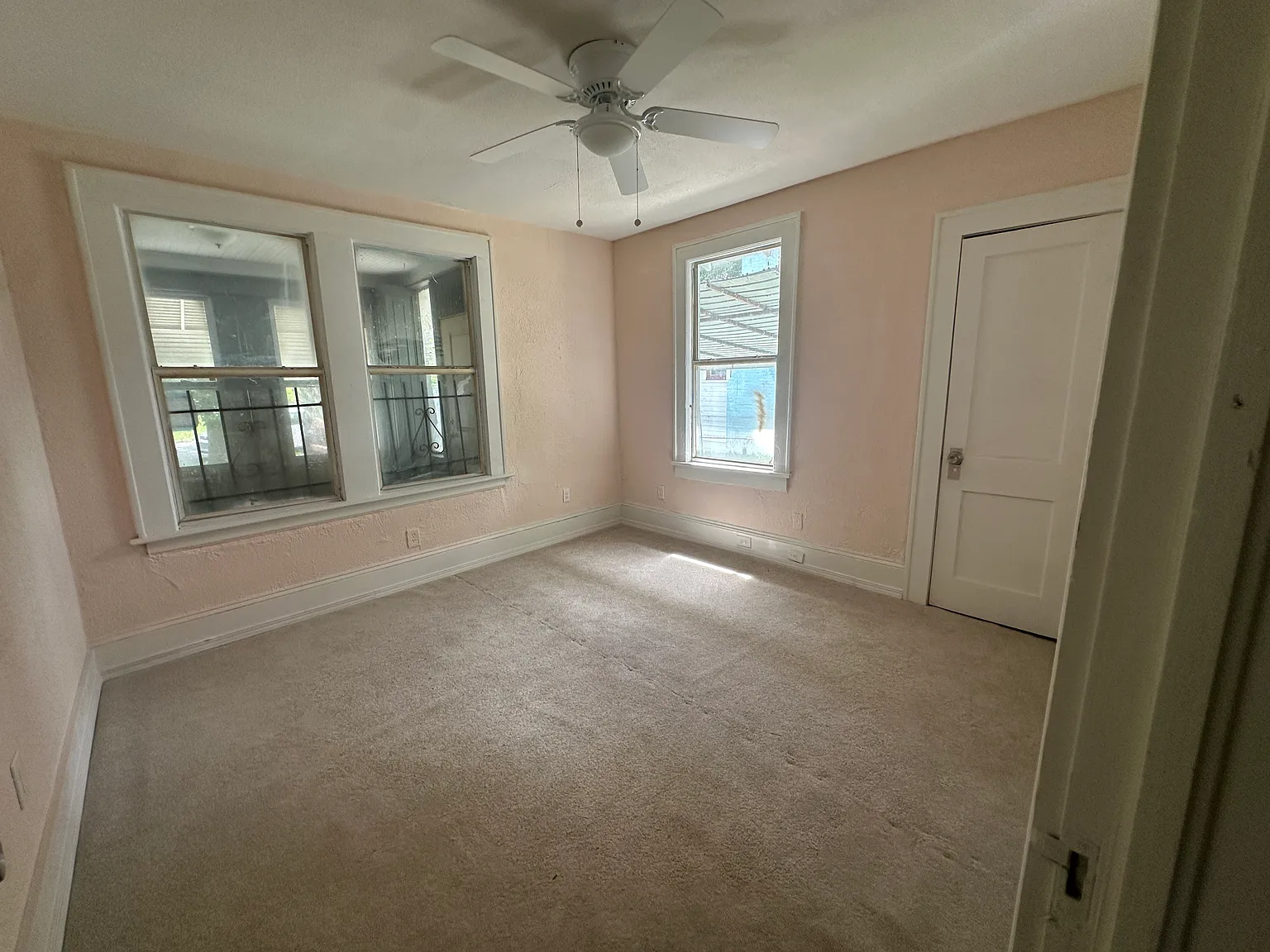 526 Long Branch Blvd — Photo 3