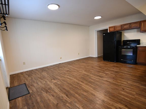 3rd image of 117 E College St