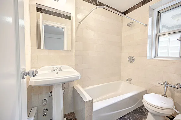 Rented by Urbane Brokerage | media 27