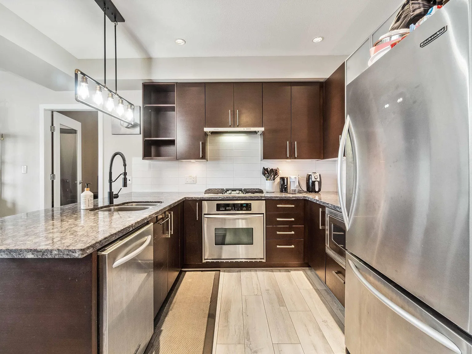 2 bed, 948 sqft, $2,700 — Photo 4