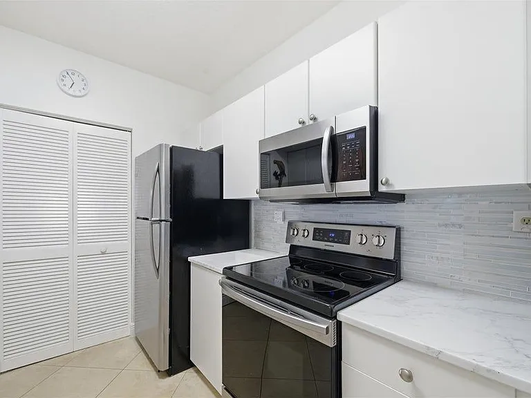 3020 NE 32nd Ave #1103 — Photo 4