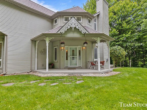 2nd image of 11385 Greenwich Dr NE