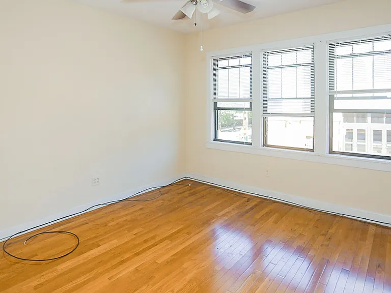 2254 N Southport Ave — Photo 8