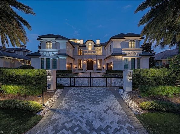 233 Mermaids Bight, Naples, FL 34103